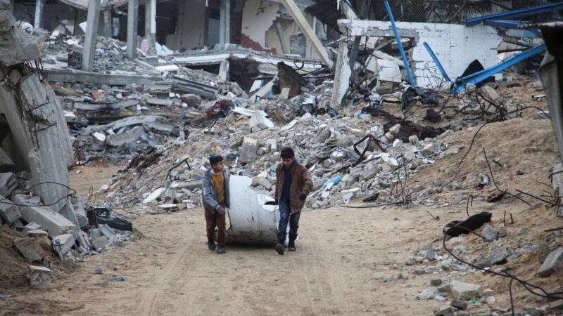 Israeli Air Attacks in Gaza kill 72 People While Ceasefire is Postponed