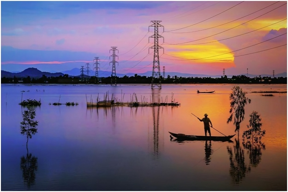 Solar-Powered Smart Grids: A Step Towards Decentralized Energy Systems