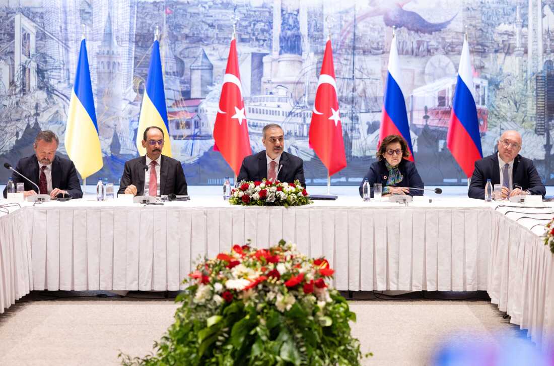 First Direct Negotiations Between Russia and Ukraine Fail to Produce a Ceasefire Agreement