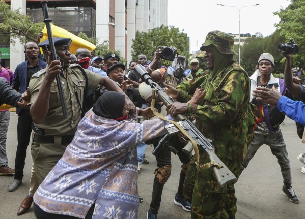 Kenyan Police Officers are Accused of Killing a Blogger while they were in Jail