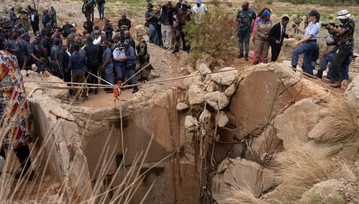 Hundreds are Arrested in an Illegal Mining Operation in South Africa