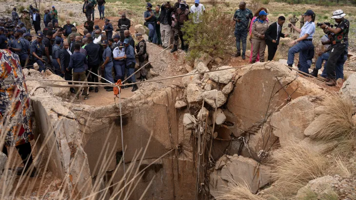 Hundreds are Arrested in an Illegal Mining Operation in South Africa