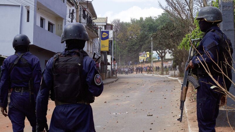 The President of Madagascar Holds Negotiations in Spite of the Boycott by Protesters
