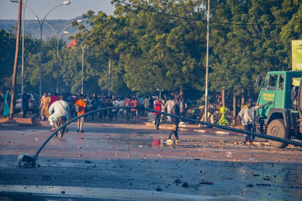 Chaos and Tensions Lead to one Death as Cameroon Awaits Elections