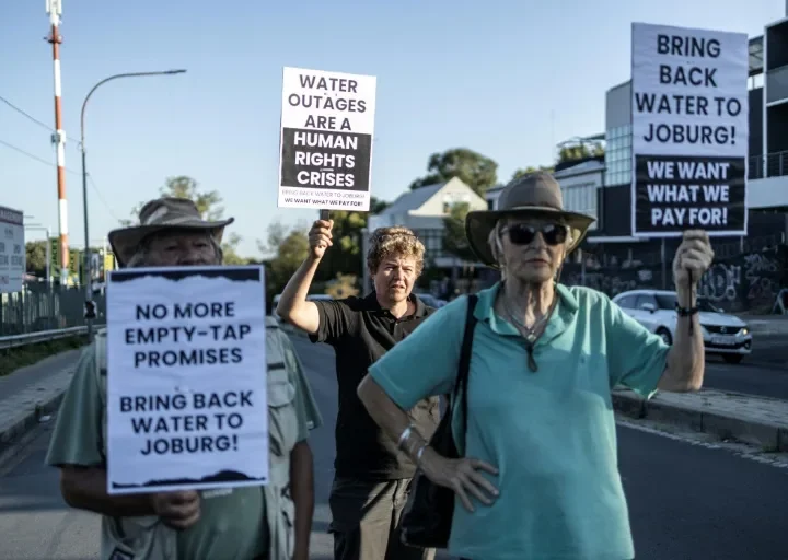 After Weeks of Dry Taps, Johannesburg Residents Protest