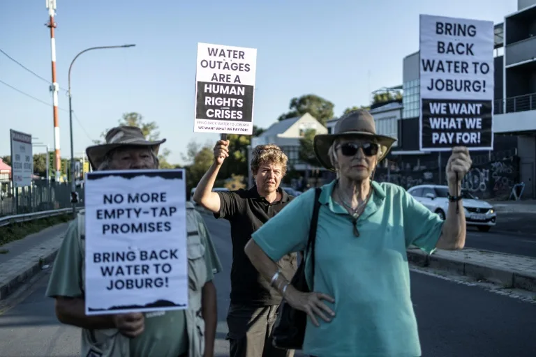 After Weeks of Dry Taps, Johannesburg Residents Protest