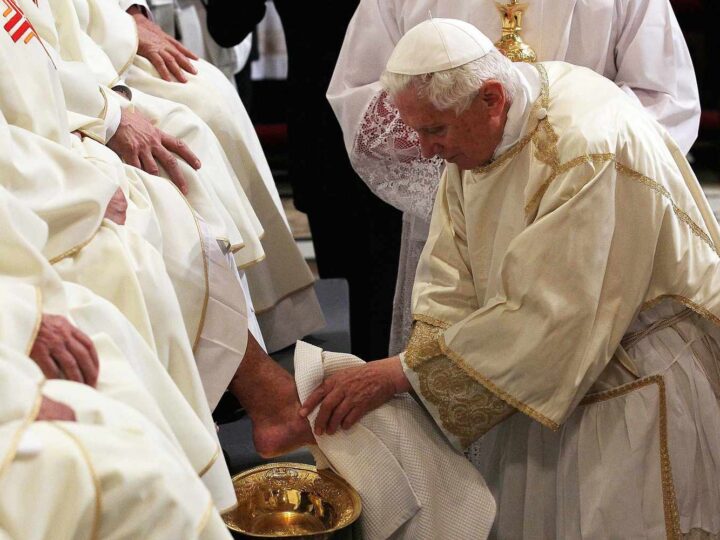 At Holy Thursday Mass, in The Midst of World Tensions, the Pope Begs for Togetherness
