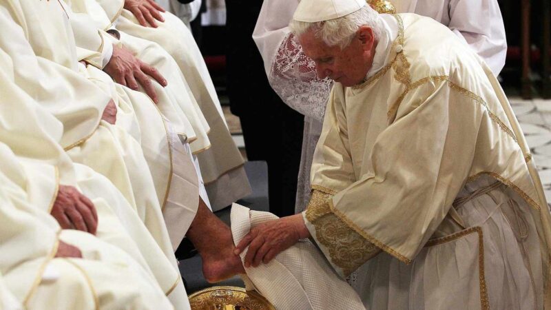 At Holy Thursday Mass, in The Midst of World Tensions, the Pope Begs for Togetherness