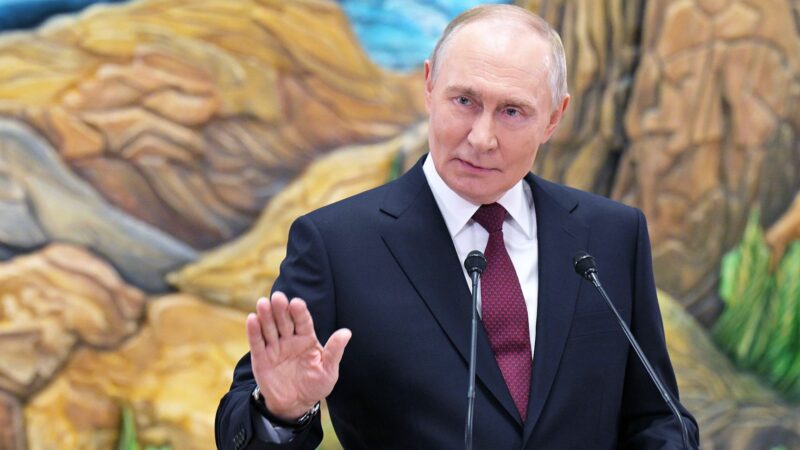 Putin Says Russia is Prepared to Support peace Initiatives in the Middle East