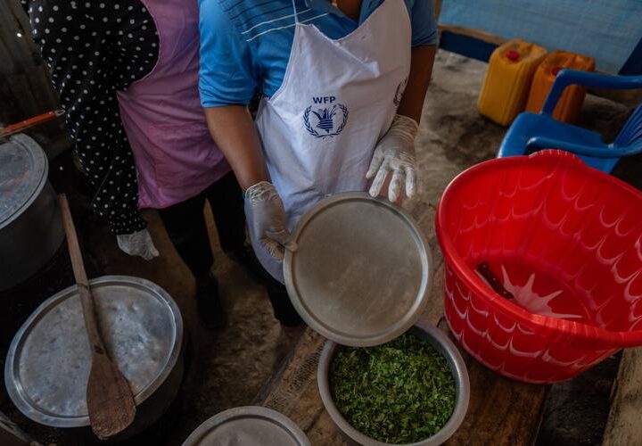 Ebola: WFP Increases Food Aid for Patients and Frontline Staff