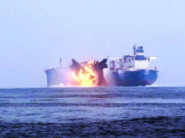 Thousands are Forced to Evacuate as Houthis Move on Bab el-Mandeb Strait